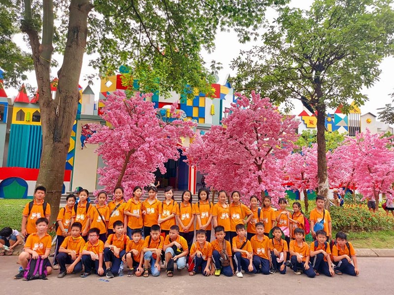Ngày 20 tháng 4 Trường TH Kim Lan tổ chức cho học sinh tham quan dã ngoại tại Thiên Đường Bảo Sơn.